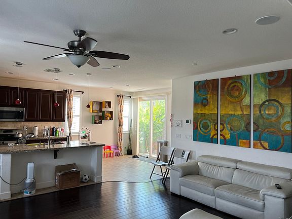 3rd image of 831 Blossom Rock Ln