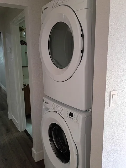 3 bed, 2365 sqft, $2,500 — Photo 2