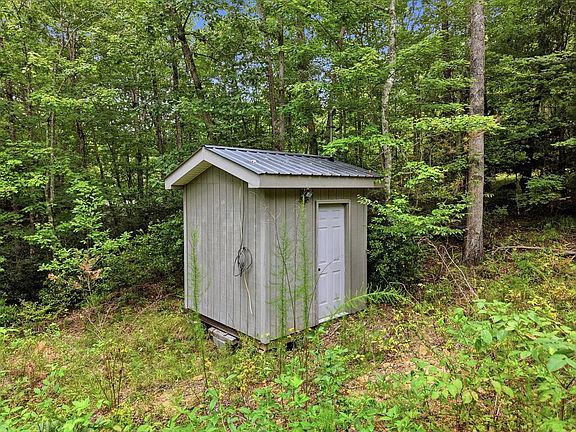 4th image of 574 River Rd