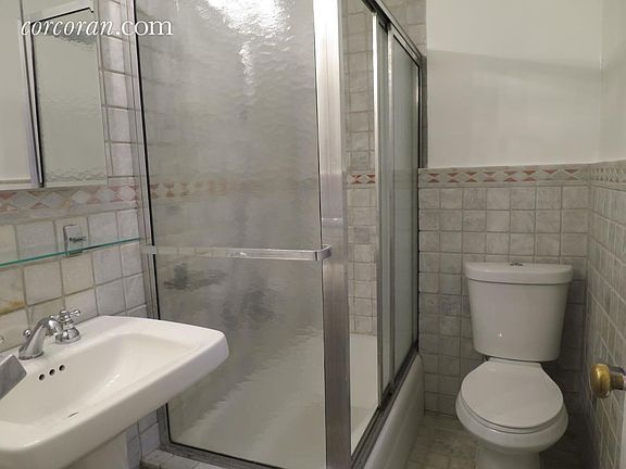 4th image of 29-33 W 65th St #3D