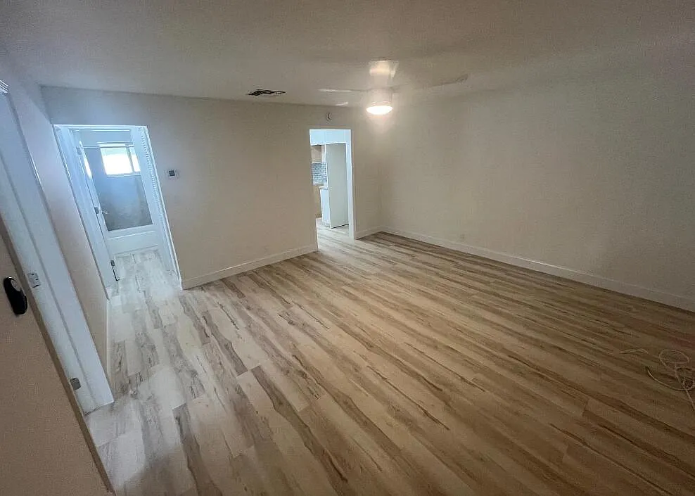 2 bed, 1.0 bath, 1430 sqft, $2,300 — Photo 2