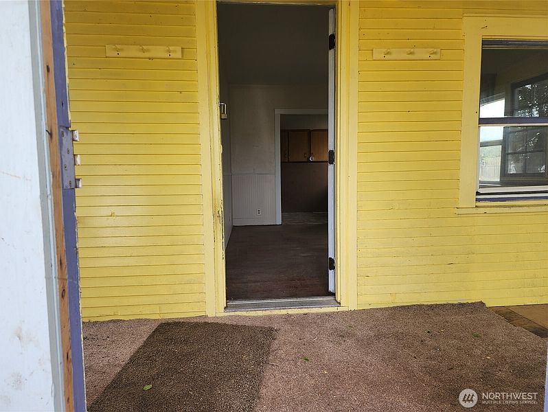 4th image of 241 SW 10th Street