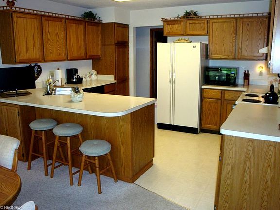 5th image of 275 Edison Dr