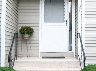 37 Oak Ridge Dr #37, Windsor Locks, CT 06096