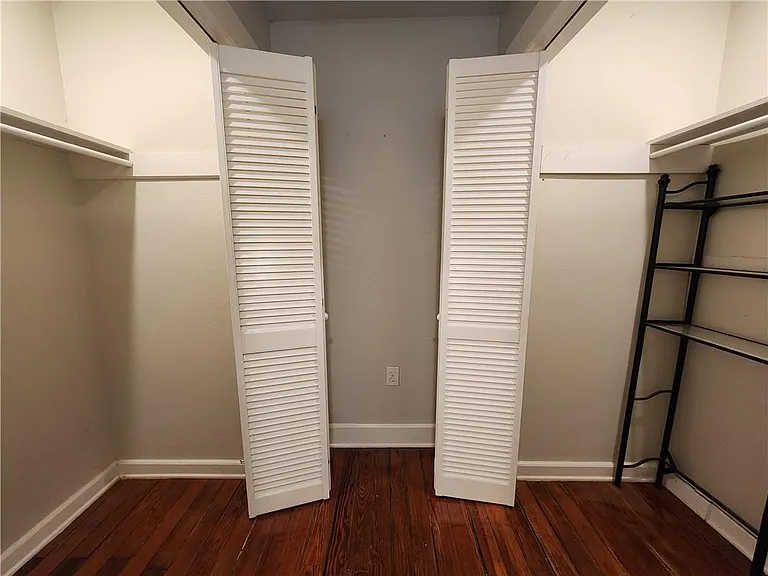 110 S Dearborn St #3 — Photo 6