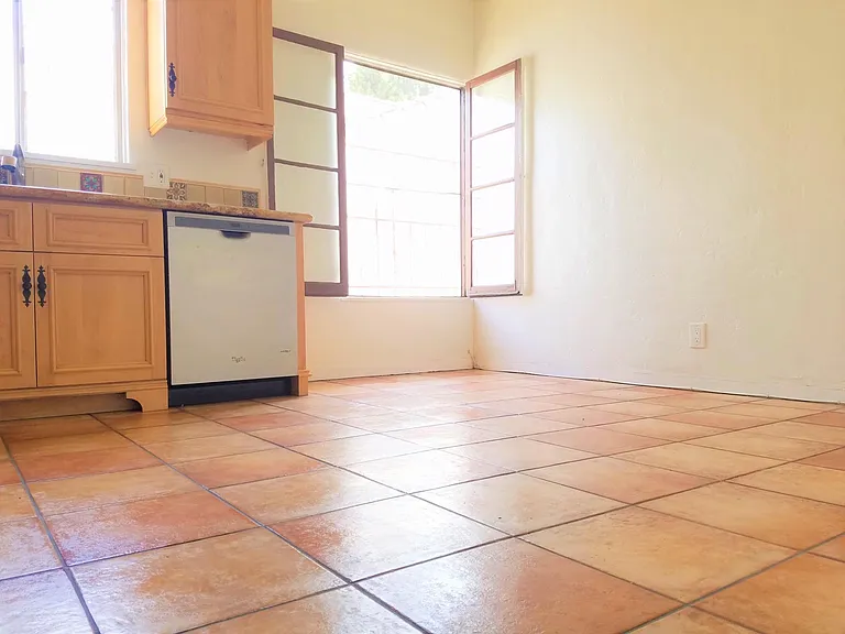 1607 1/2 S Sierra Bonita Ave — Photo 11