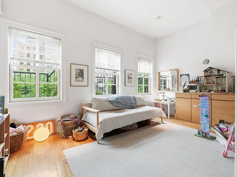 163 Grand St #2 — Photo 8