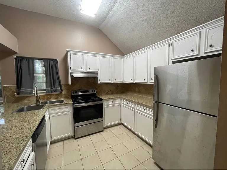 116 Lofty Pine Ln — Photo 9