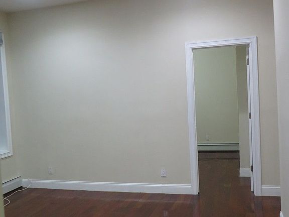 3rd image of 445 Bainbridge St APT 3B