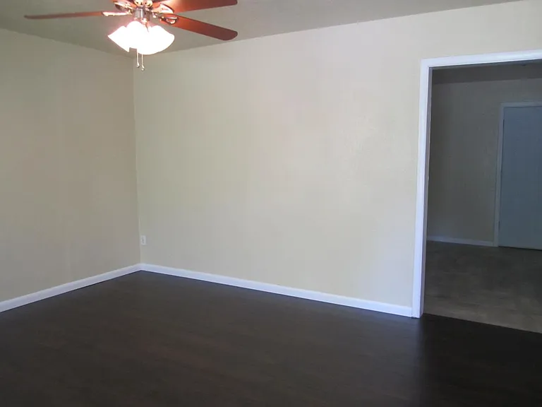 1530 Melrose Dr — Photo 3