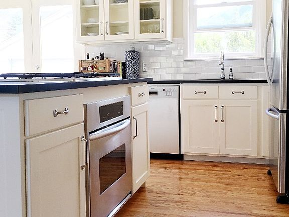 3rd image of 2827 S Lakeview Dr
