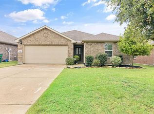 9008 Holliday Ln, Aubrey, TX 76227