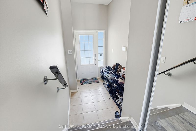 Ajax Townhouse for rent - 3 Bedrooms — photo 3