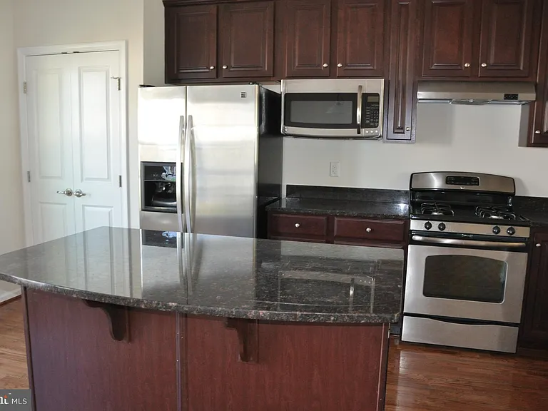 905 Susan Cir — Photo 17