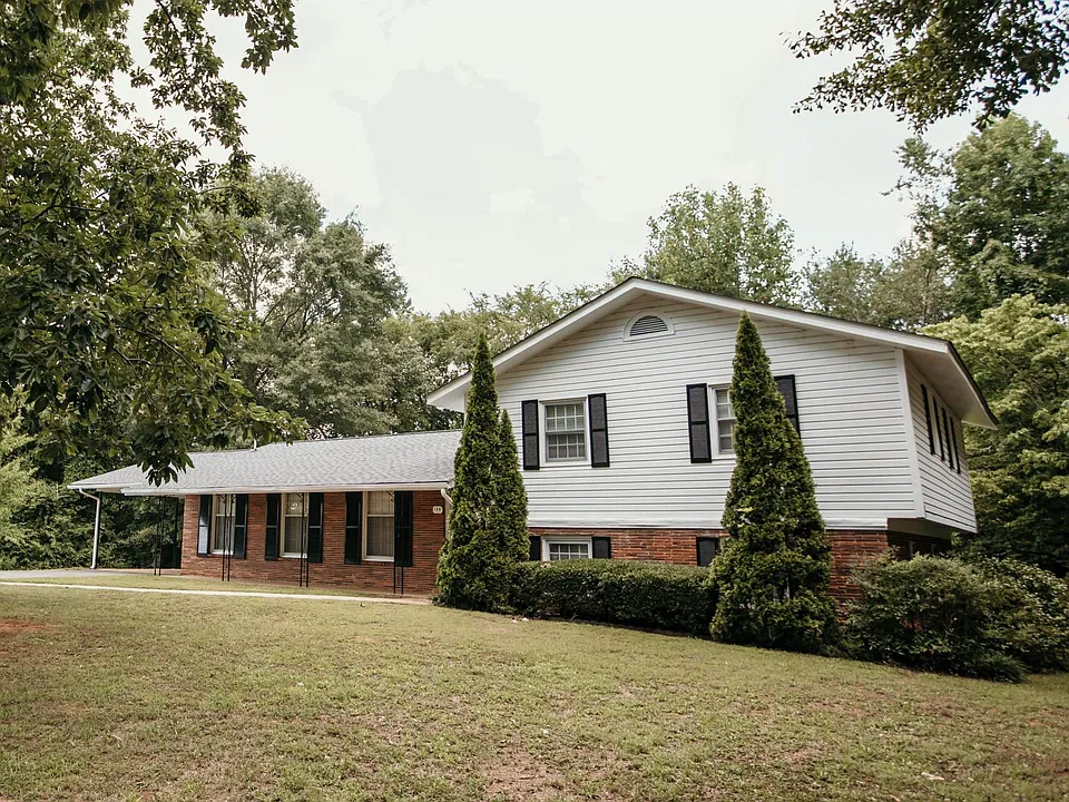150 Pineview Dr