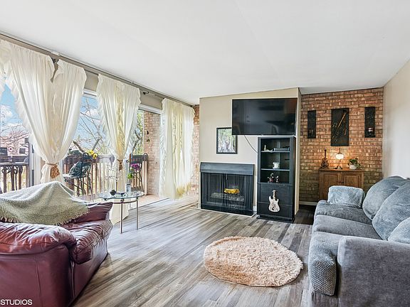 3rd image of 5803 Oakwood Dr APT B