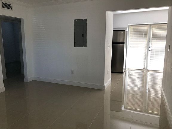 3rd image of 4 Alhambra Cir APT 2