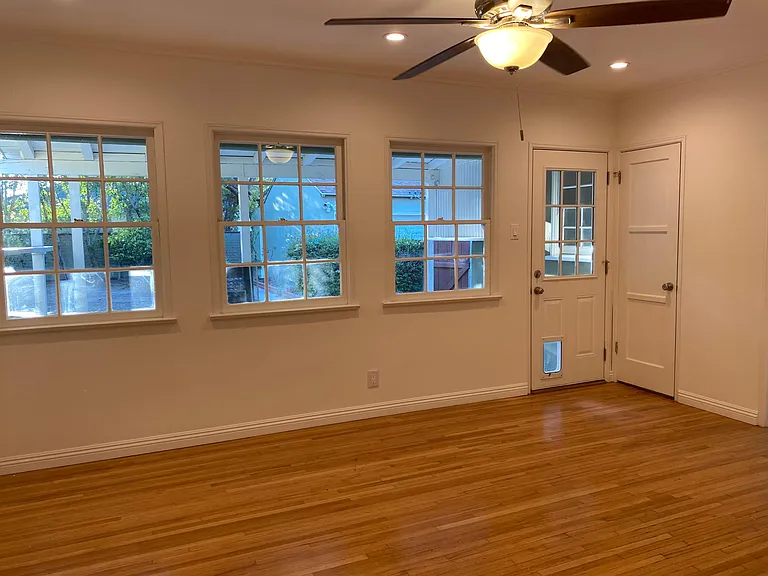 4721 Cahuenga Blvd — Photo 6