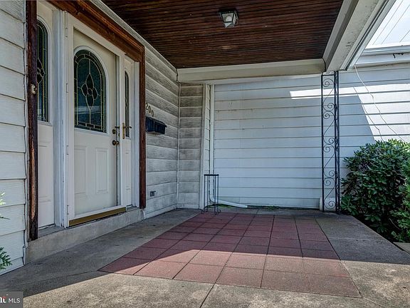 3rd image of 200 Shadeland Ave