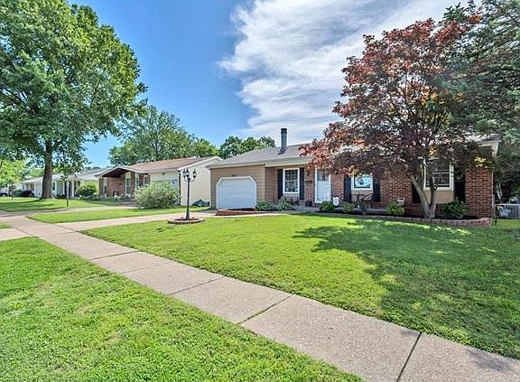 3rd image of 7422 Foxfield Dr