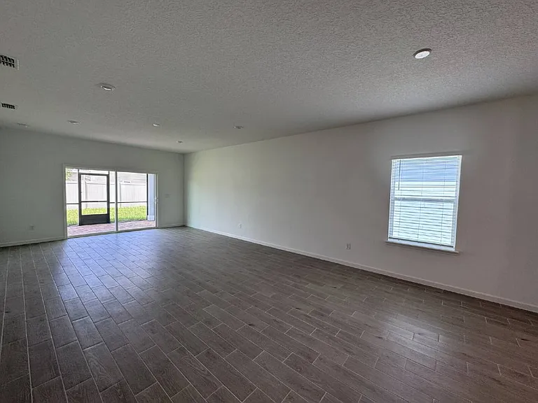 62 Kingsley Park Way — Photo 4