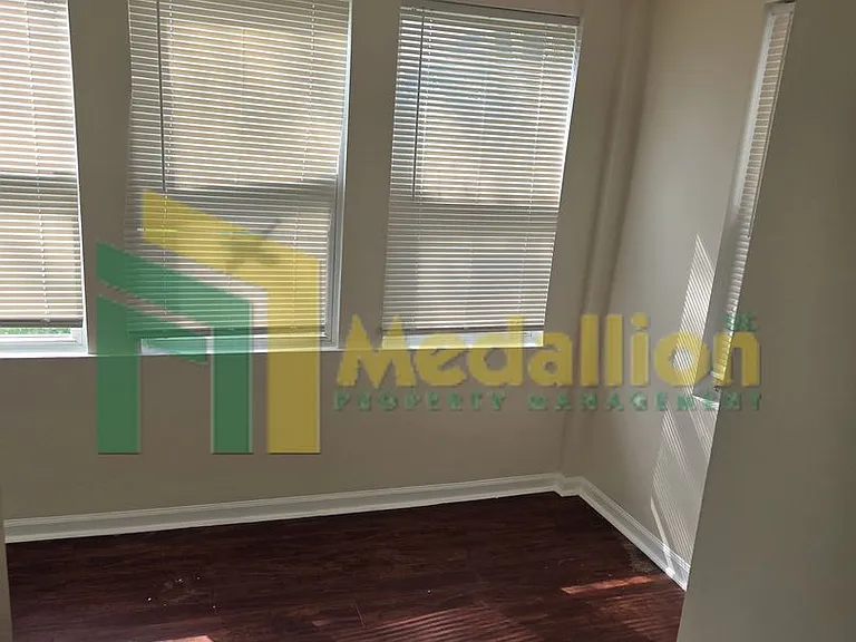 8749 S Wabash Ave — Photo 16