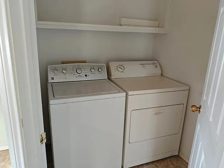 1423 Lakeshore Dr — Photo 22