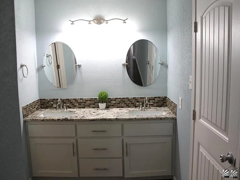 10485 S Del Valle Dr — Photo 18