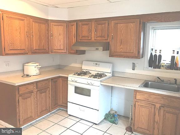 5th image of 1329 Devereaux Ave