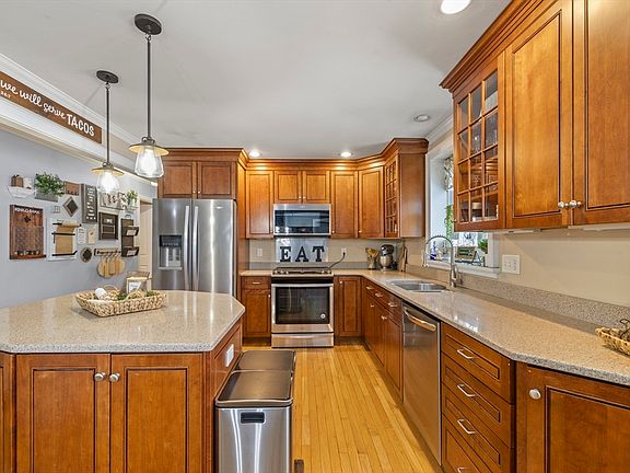 4th image of 765 Pine Hill Dr