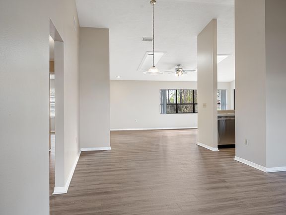 5th image of 801 Pembroke Ave NE
