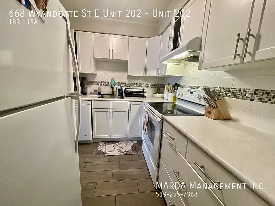 Spacious 1 Bed/1 Bath Unit With Balcony + Hydro — Photo 4