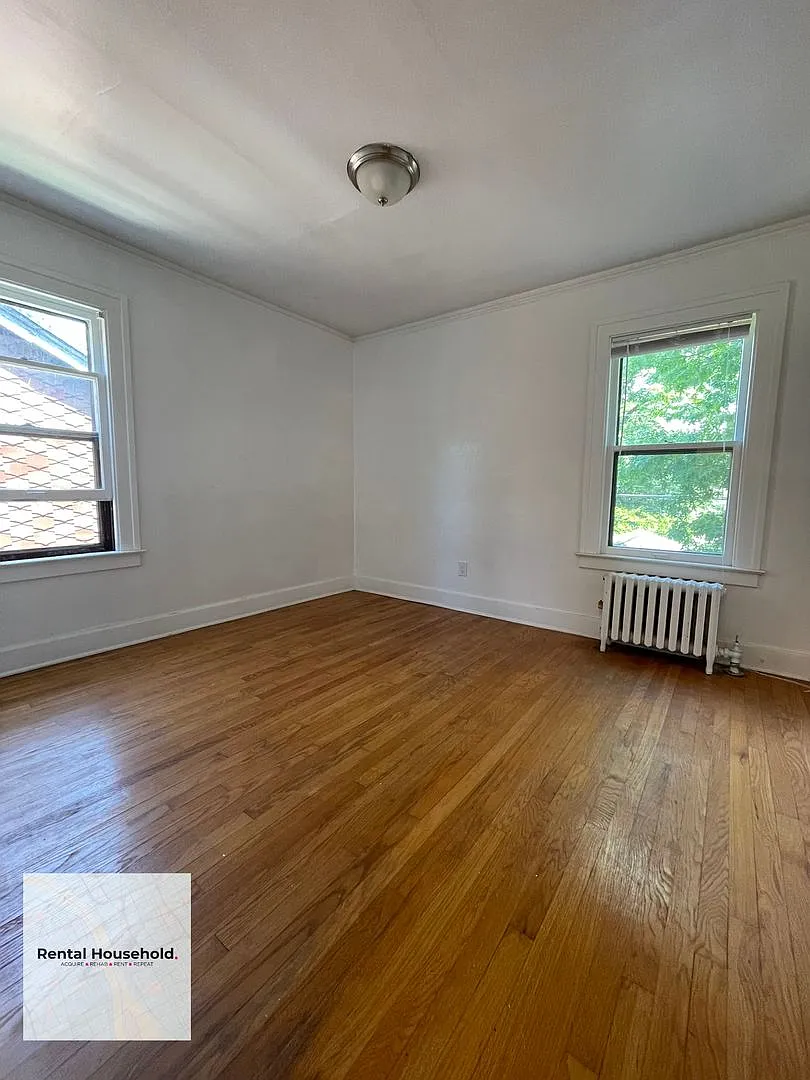 3656 Bedford St — Photo 2