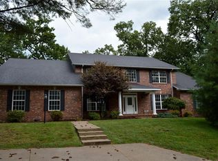 90 Hawthorne Dr, Alton, IL 62002