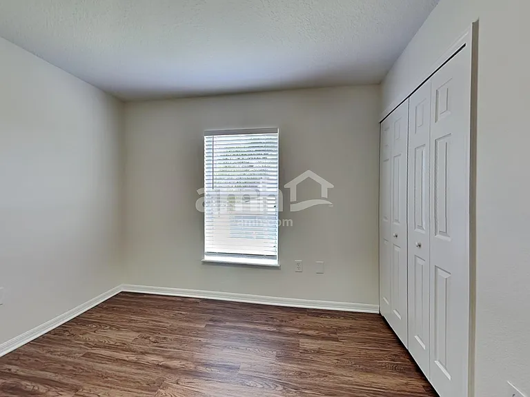 715 Valrico Hills Ln — Photo 17