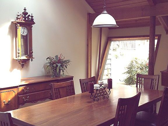 FULL DINING ROOM