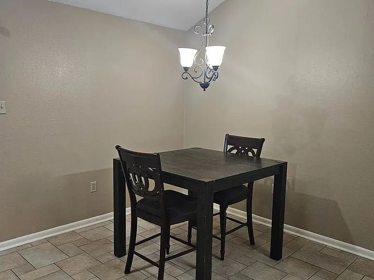 2711 Greenbriar Dr #A — Photo 6