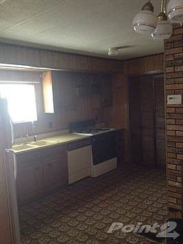 KITCHEN WITH APPLIANCES