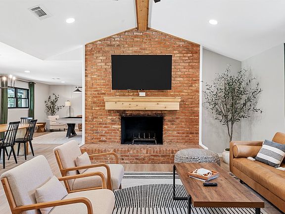 4th image of 1190 Greenwood Ln
