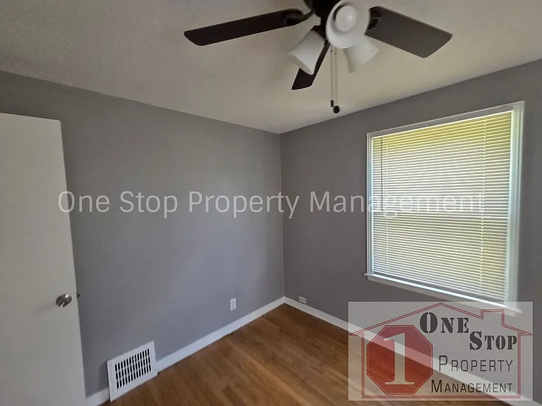 7037 Askew Ave — Photo 15