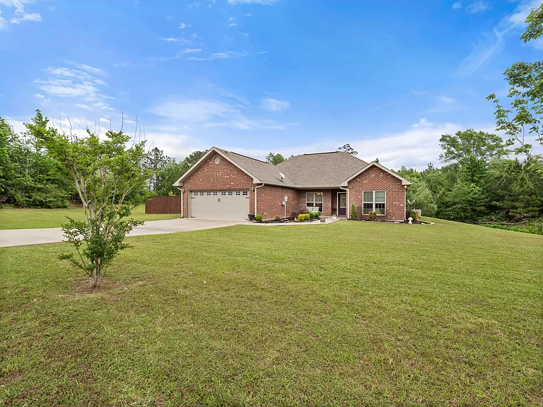 105 Small Oaks Rd — Photo 2