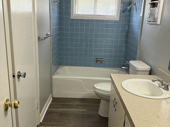 5th image of 104 Lynda Ave