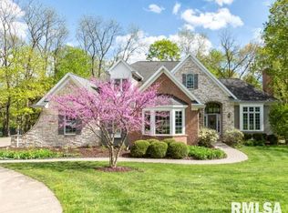 203 Parkway Dr, Eureka, IL 61530