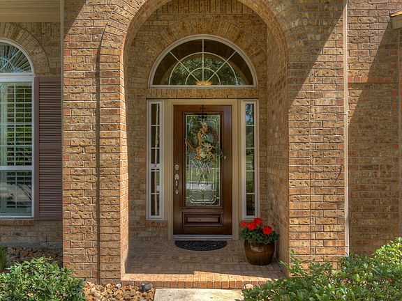 3rd image of 94 Oriel Oaks Cir