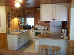 N4552 Circle Dr, Cambridge, WI 53523