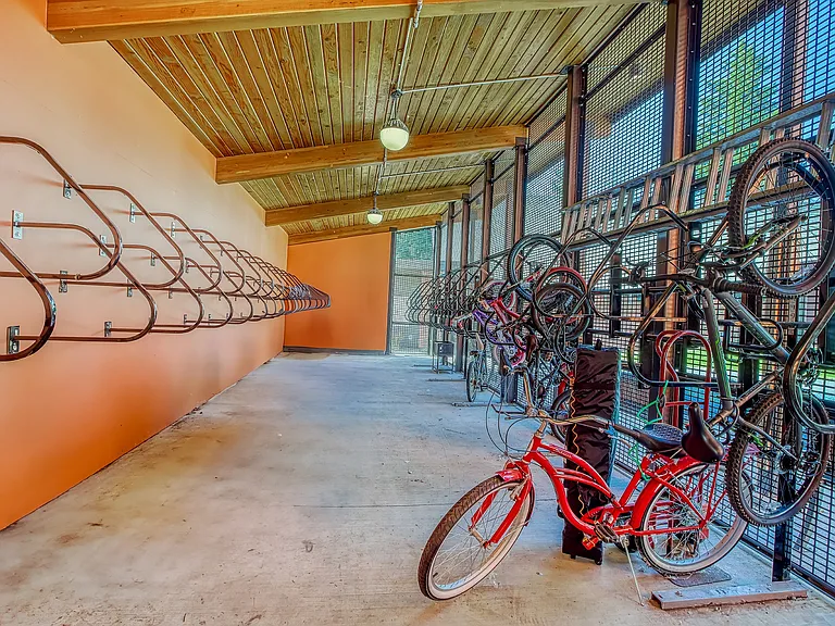 Wynne Watts Commons — Photo 20