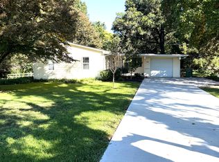 306 E South Mahomet Rd, Mahomet, IL 61853
