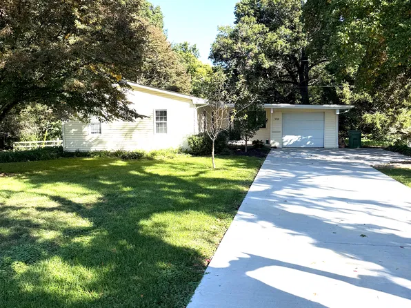 306 E South Mahomet Rd, Mahomet, IL 61853