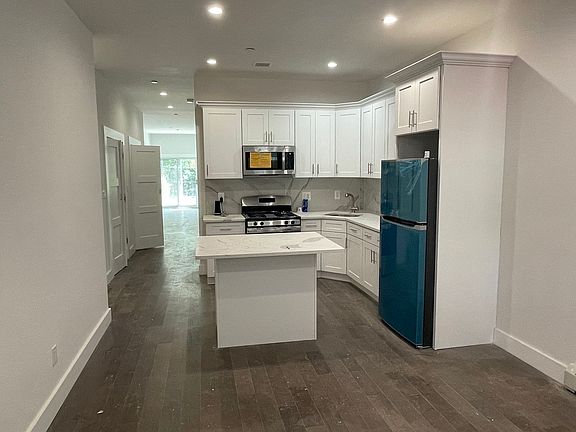 2nd image of 1300 College Ave