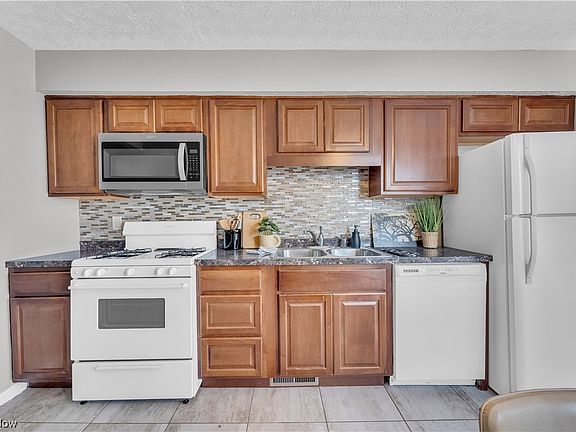 4th image of 6083 Hardin Dr